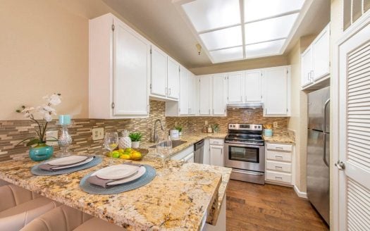 405 Cork Harbour Cir APT A
