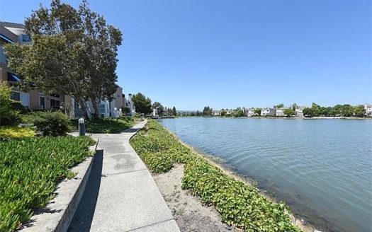 820 Lakeshore Dr #711