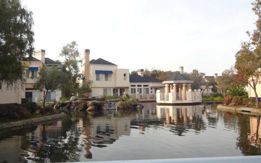 820 Lakeshore Dr #711